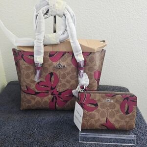 NWT COACH CZ767 Mollie 25 Tote Tan Dark Pink Bow Multi and NWT Wristlet CZ440